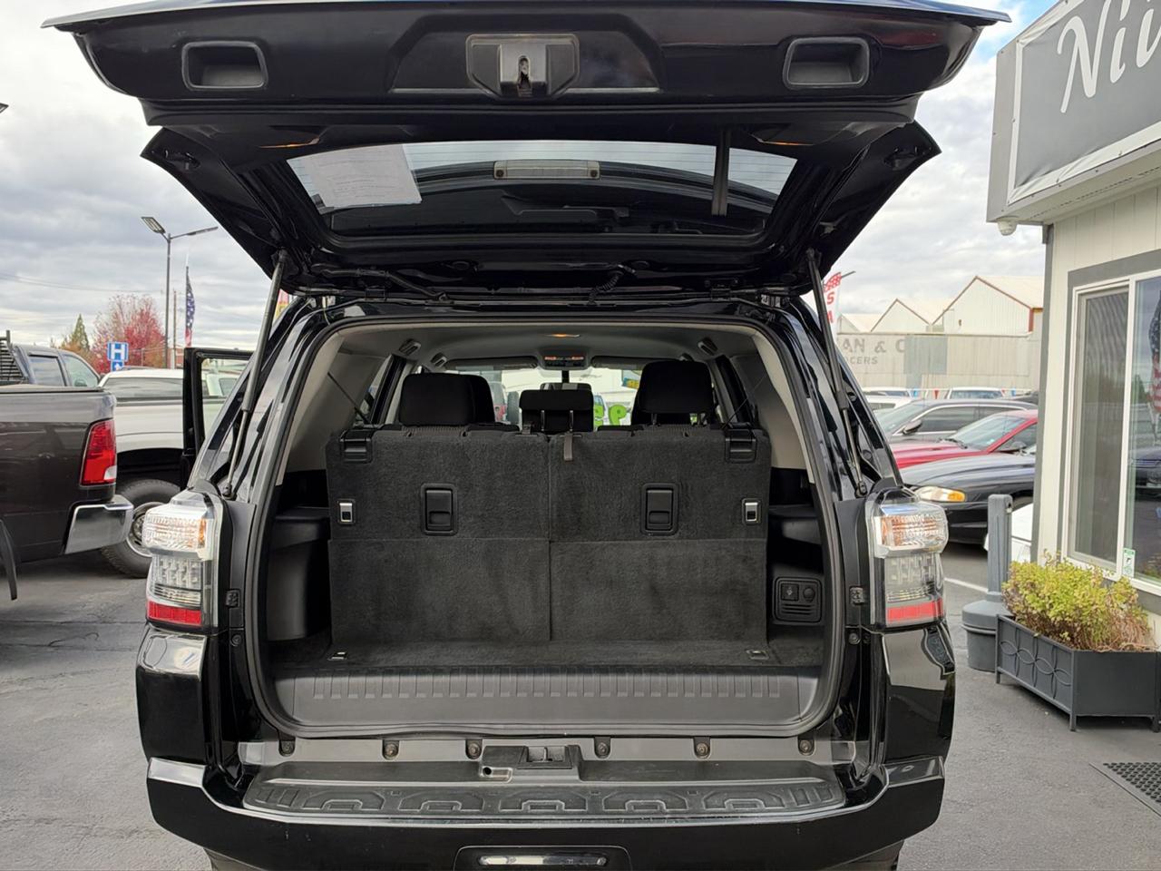Toyota 4Runner SR5 4WD 2015