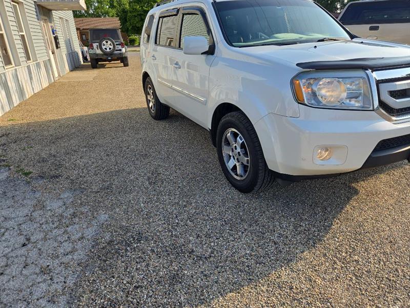 2011 Honda Pilot Touring 2WD 5-Spd AT with DVD