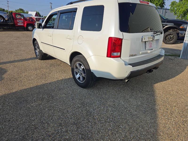 Honda Pilot Touring 2WD 5-Spd AT with DVD 2011