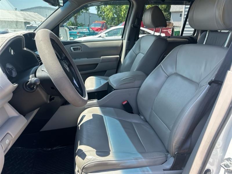 Honda Pilot Touring 2WD 5-Spd AT with DVD 2011