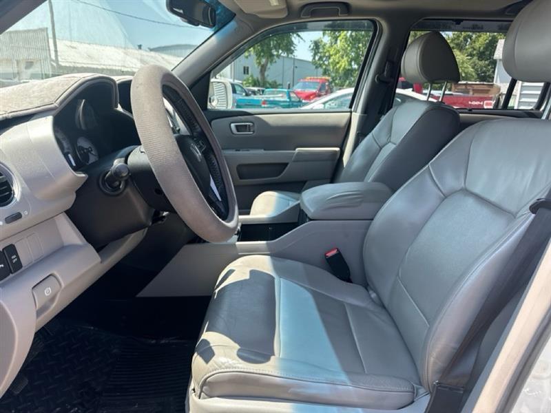 Honda Pilot Touring 2WD 5-Spd AT with DVD 2011