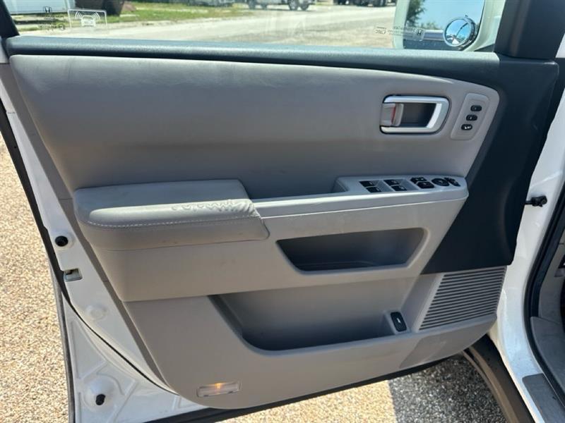 Honda Pilot Touring 2WD 5-Spd AT with DVD 2011