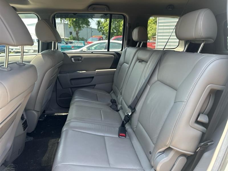 Honda Pilot Touring 2WD 5-Spd AT with DVD 2011