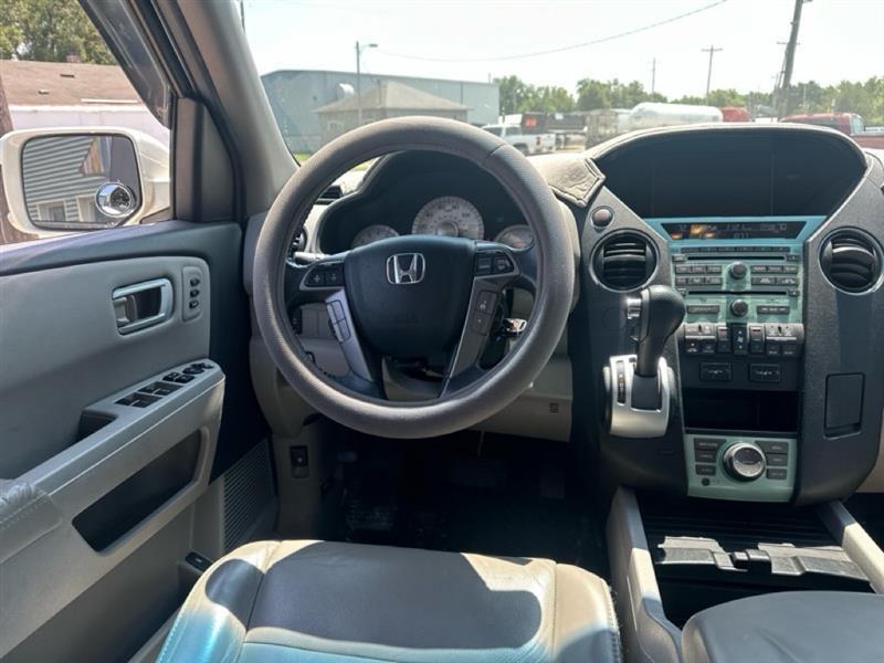 Honda Pilot Touring 2WD 5-Spd AT with DVD 2011