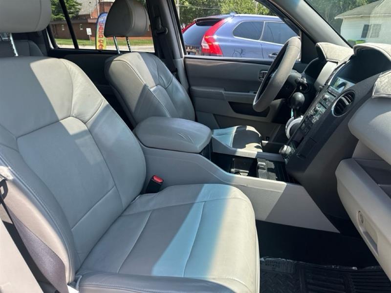Honda Pilot Touring 2WD 5-Spd AT with DVD 2011