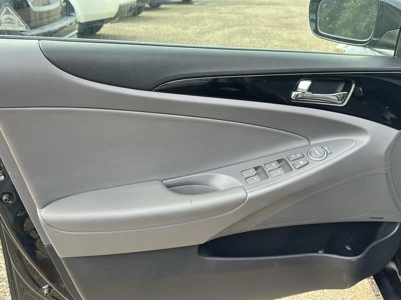 Hyundai Sonata Limited 2.4L 2011