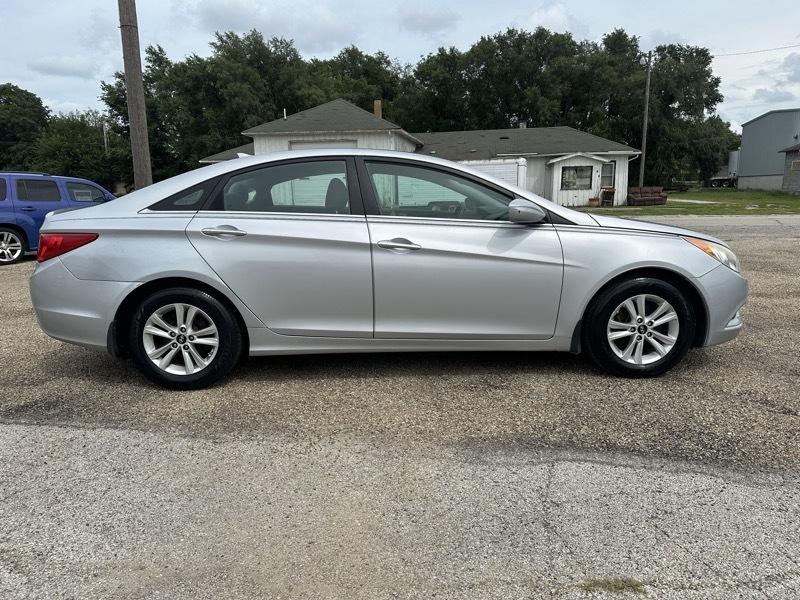 Hyundai Sonata SE 2.4L 2012
