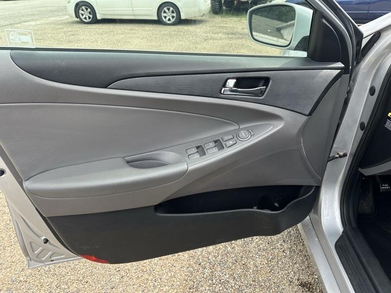 Hyundai Sonata SE 2.4L 2012