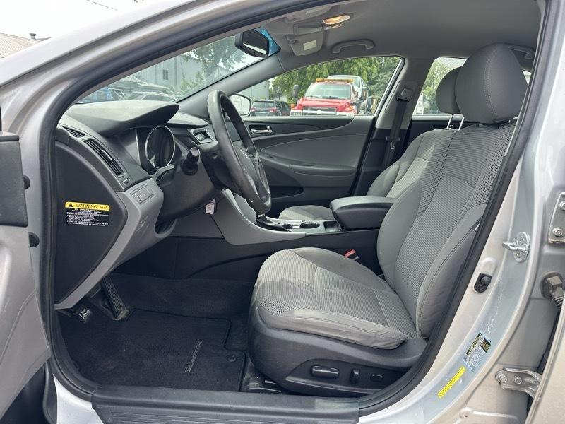 Hyundai Sonata SE 2.4L 2012