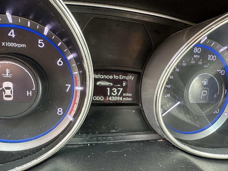 Hyundai Sonata SE 2.4L 2012