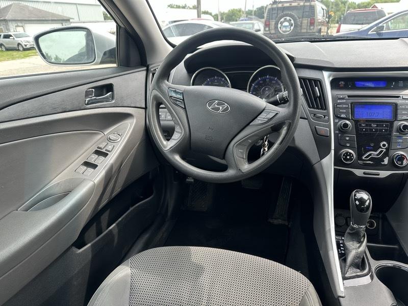 Hyundai Sonata SE 2.4L 2012