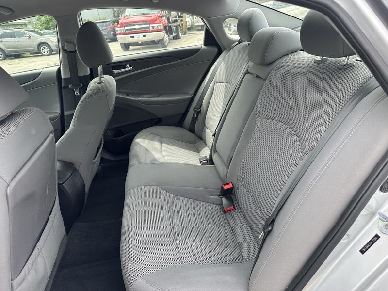 Hyundai Sonata SE 2.4L 2012