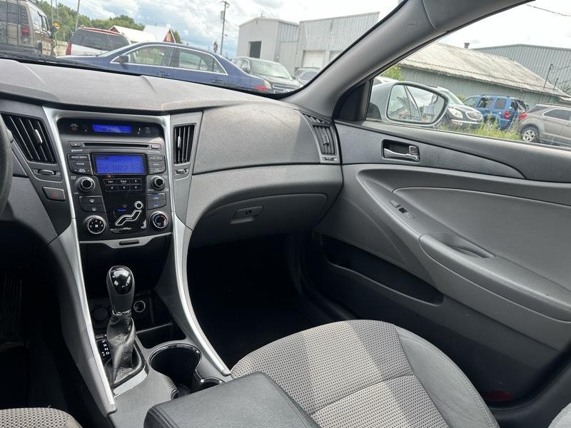 Hyundai Sonata SE 2.4L 2012