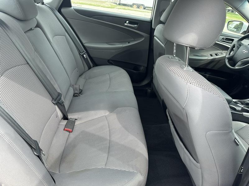 Hyundai Sonata SE 2.4L 2012