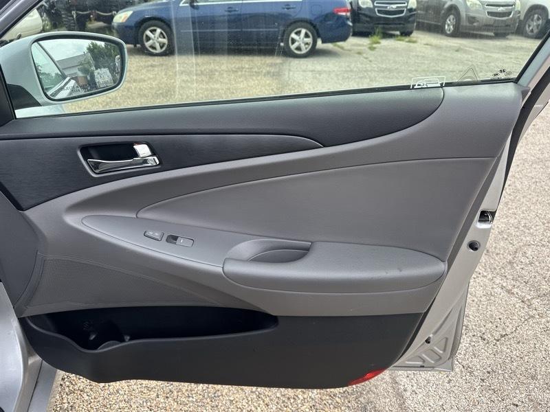 Hyundai Sonata SE 2.4L 2012