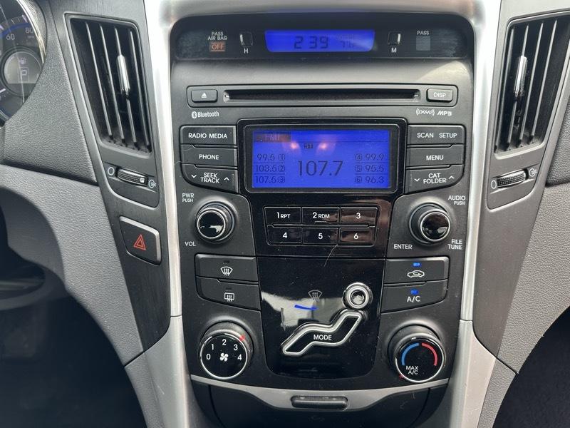 Hyundai Sonata SE 2.4L 2012
