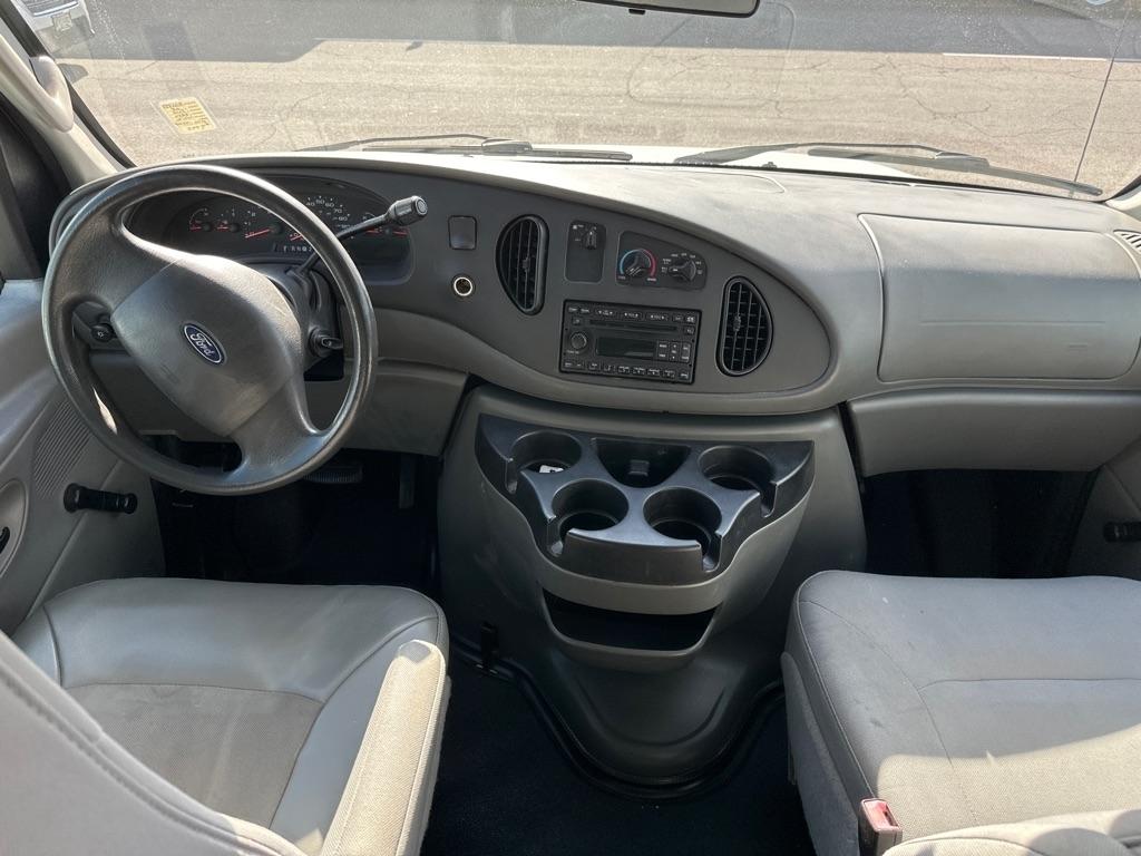 Ford Econoline E-250 2008