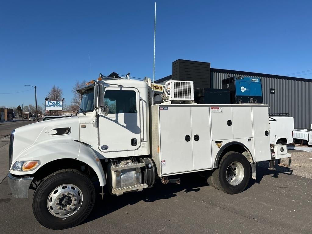 2016 Peterbilt 337 