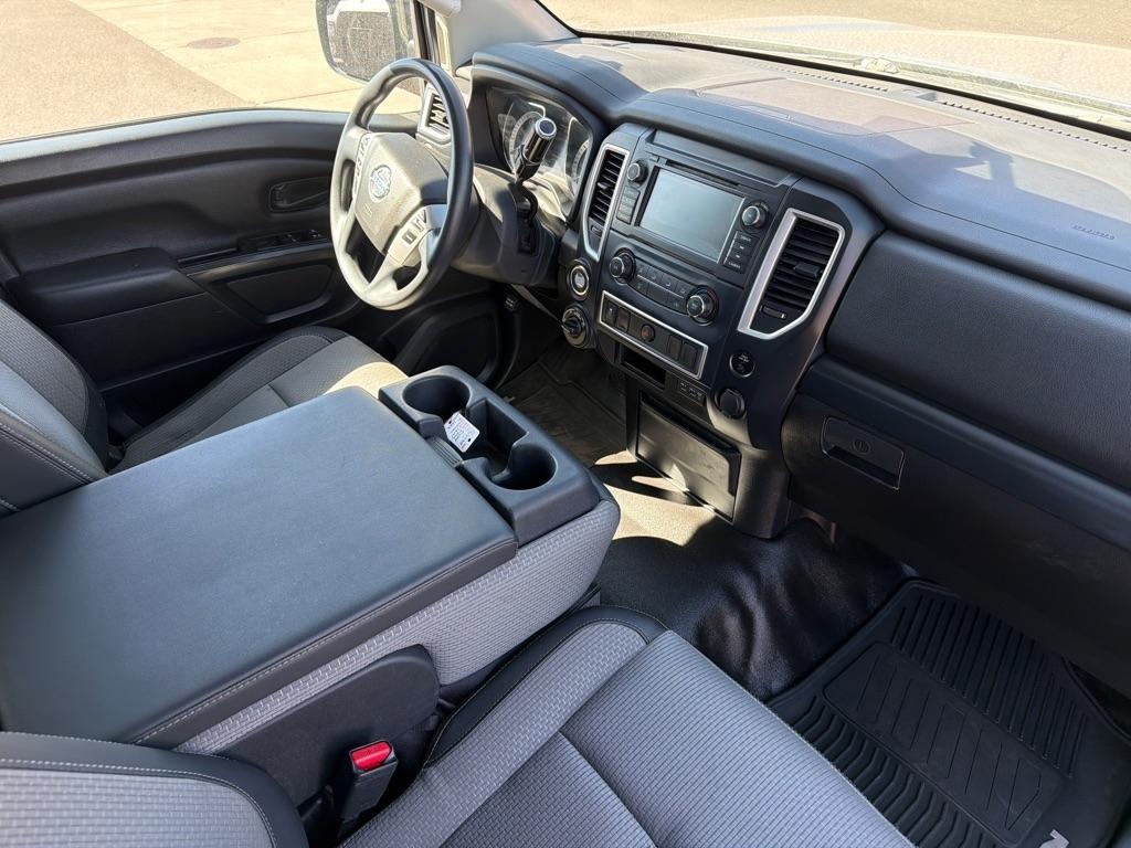 Nissan Titan S Crew Cab 4WD 2019