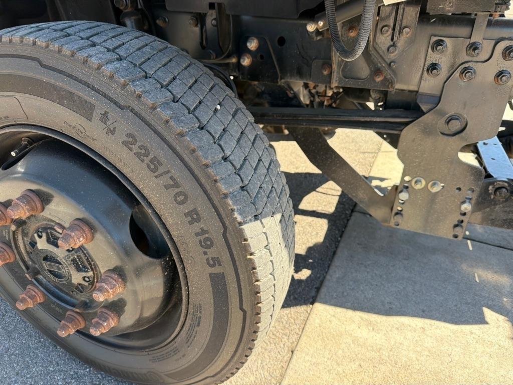 Chevrolet Silverado Medium Duty  2021