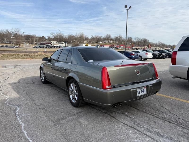 Cadillac DTS Luxury 2010