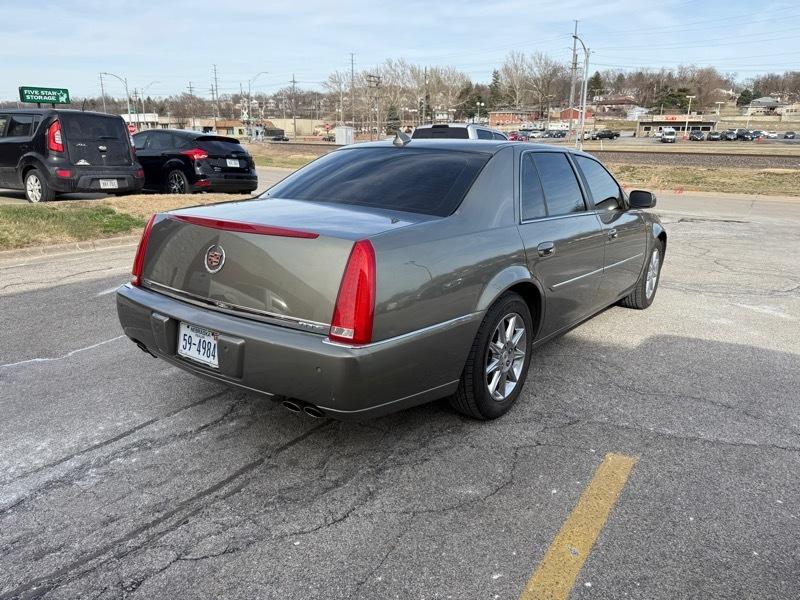 Cadillac DTS Luxury 2010