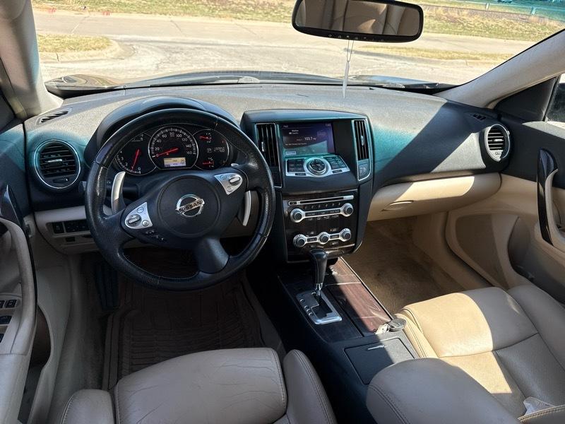 Nissan Maxima S 2013