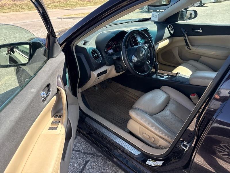 Nissan Maxima S 2013