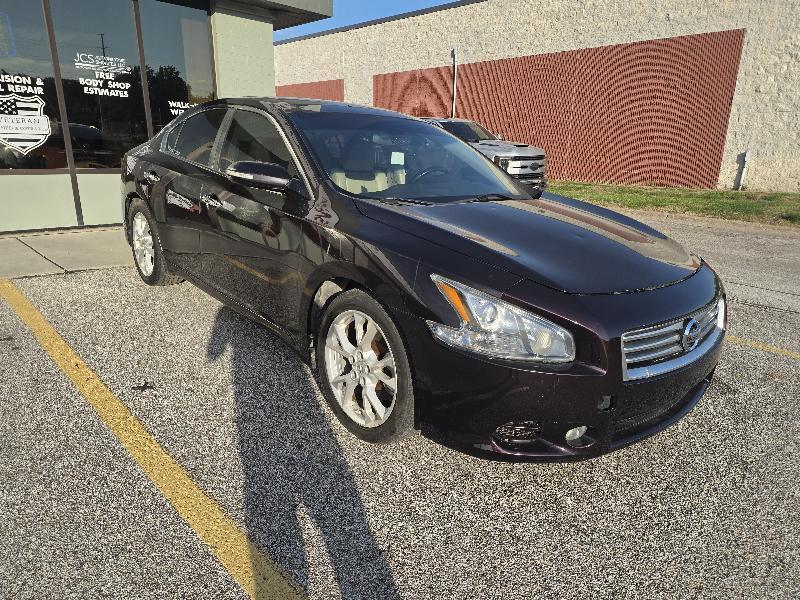 Nissan Maxima S 2013