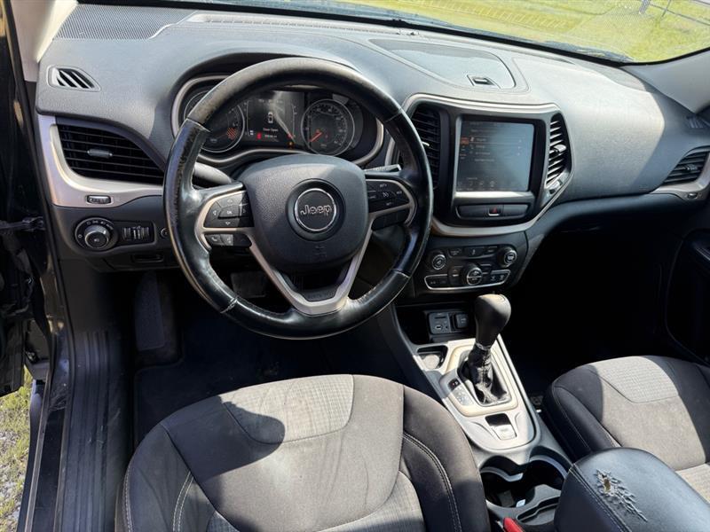 Jeep Cherokee Latitude FWD 2015