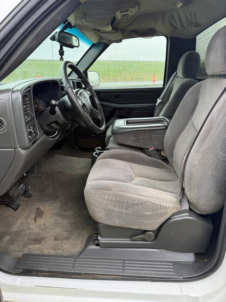 Chevrolet Silverado 1500 Work Truck Short Bed 2WD 2005