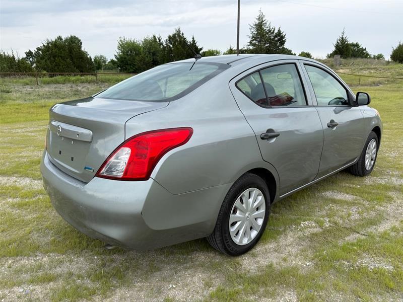 Nissan Versa 1.6 S Sedan 2012