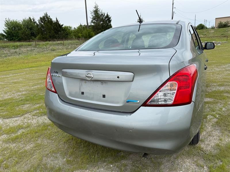 Nissan Versa 1.6 S Sedan 2012