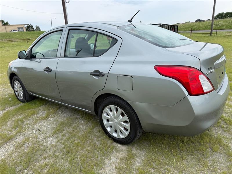 Nissan Versa 1.6 S Sedan 2012