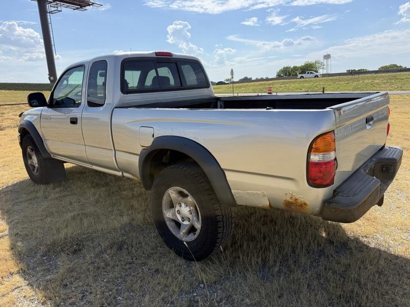 Toyota Tacoma 4WD Access Cab V6 AT SR5 (Natl) 2004