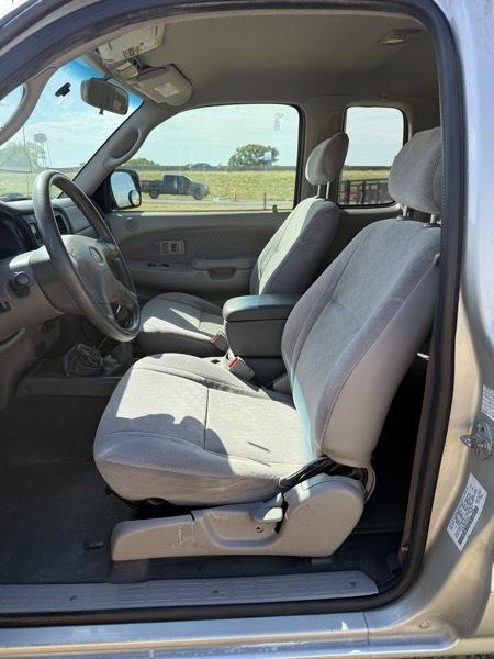 Toyota Tacoma 4WD Access Cab V6 AT SR5 (Natl) 2004