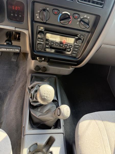 Toyota Tacoma 4WD Access Cab V6 AT SR5 (Natl) 2004