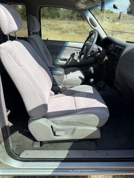 Toyota Tacoma 4WD Access Cab V6 AT SR5 (Natl) 2004