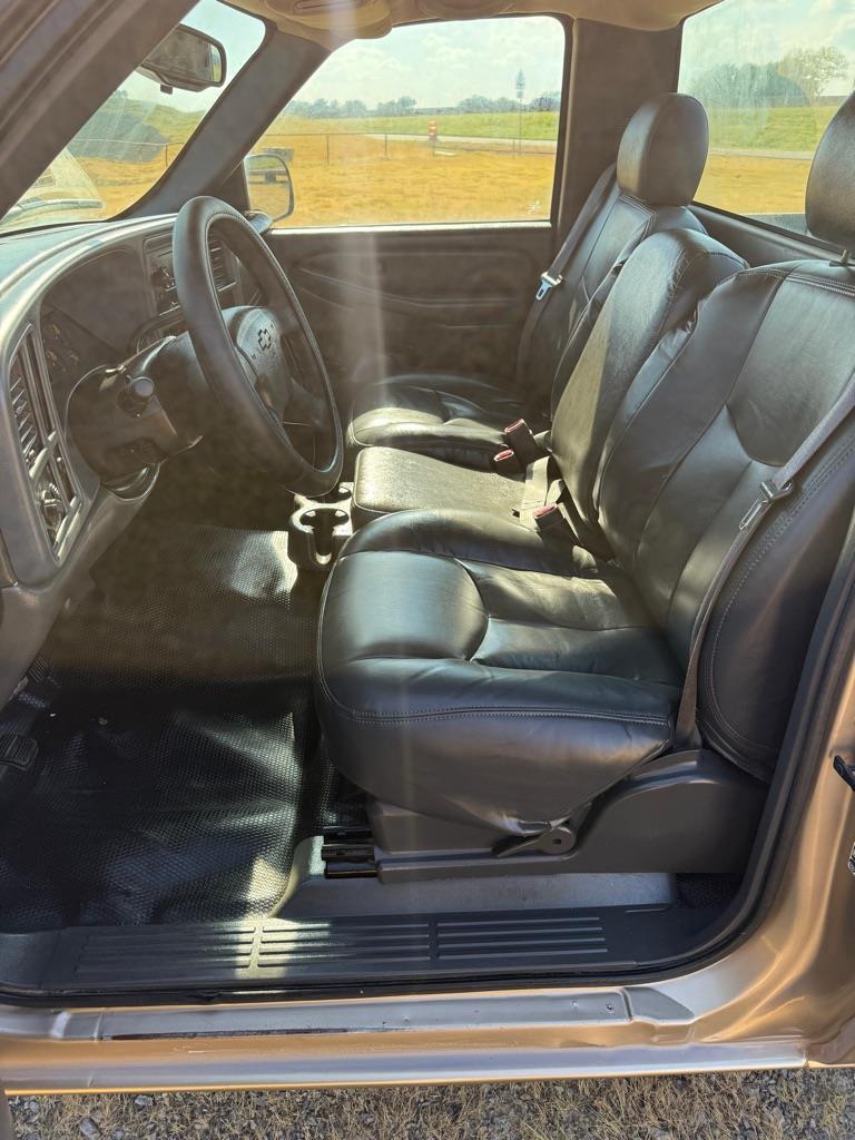 Chevrolet Silverado 1500 Regular Cab Long Bed 2WD 2004