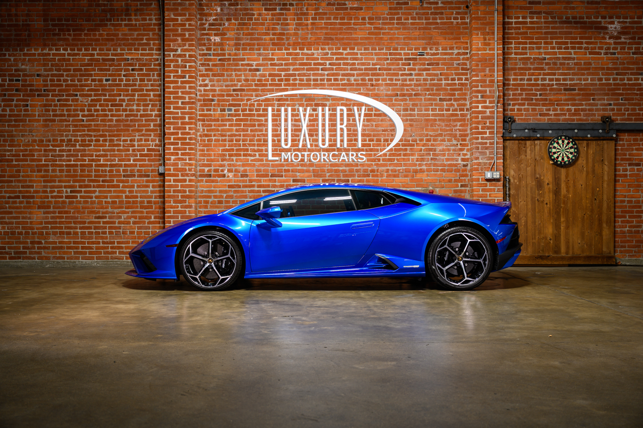 2023 Lamborghini Huracan Evo Coupe photo 2