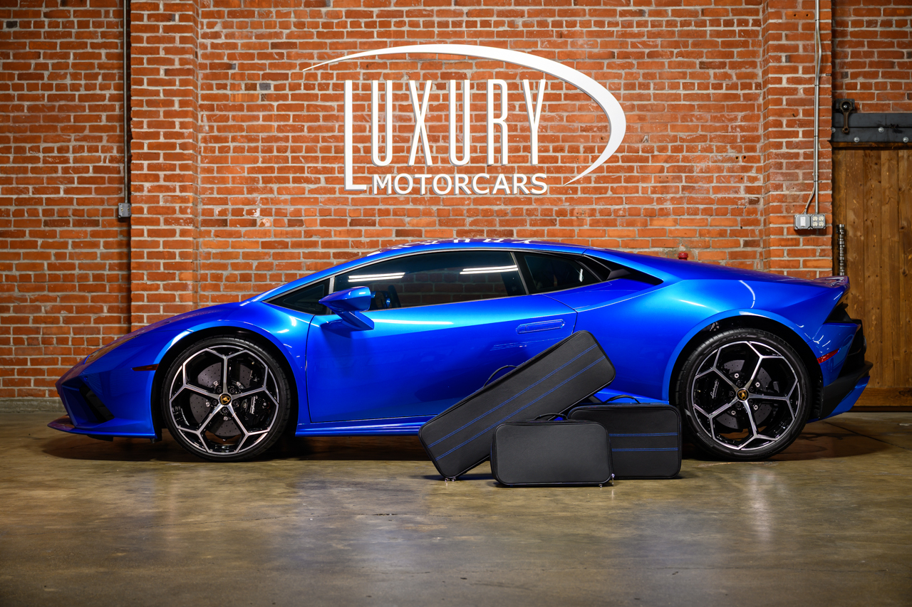 2023 Lamborghini Huracan Evo Coupe photo 3