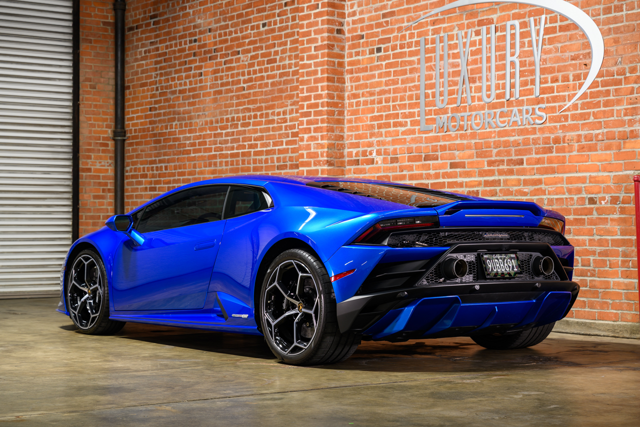 2023 Lamborghini Huracan Evo Coupe photo 4