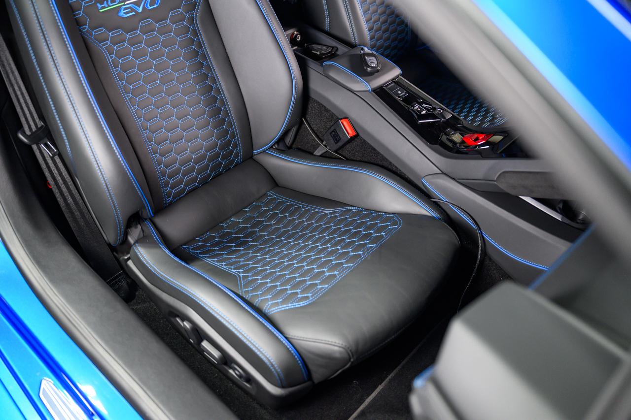 2023 Lamborghini Huracan Evo Coupe photo 33