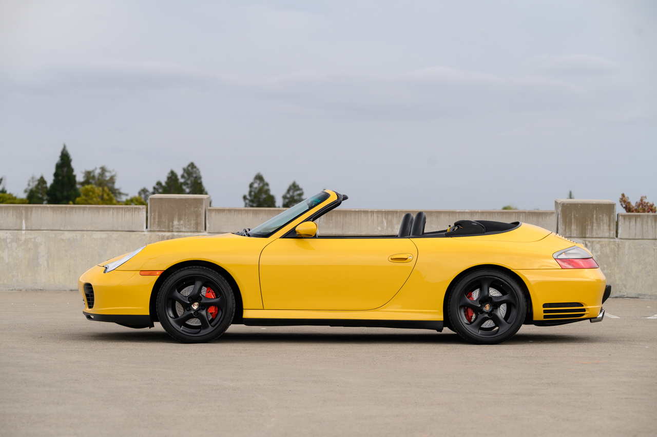Porsche 911 Carrera 4S Cabriolet 2004
