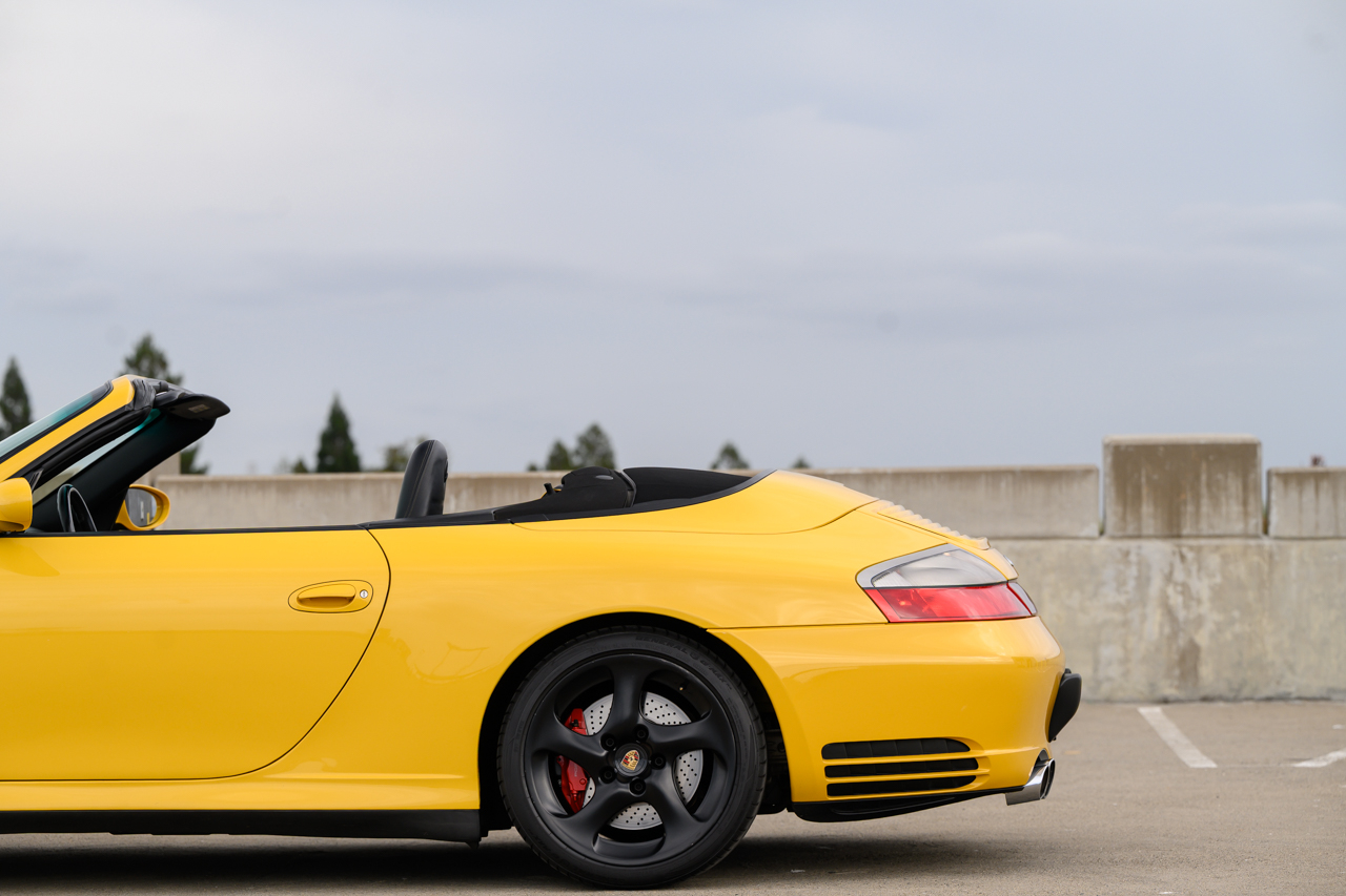 Porsche 911 Carrera 4S Cabriolet 2004