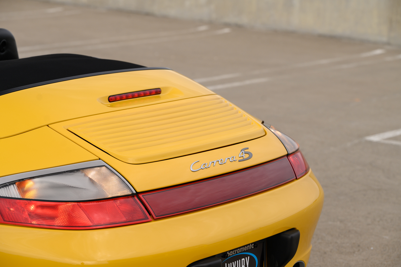 Porsche 911 Carrera 4S Cabriolet 2004