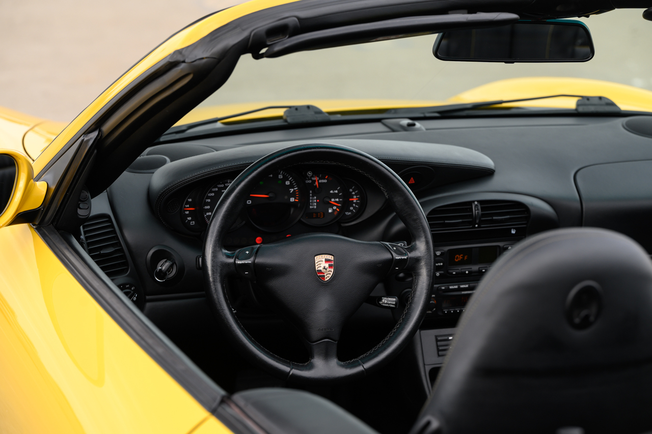 Porsche 911 Carrera 4S Cabriolet 2004