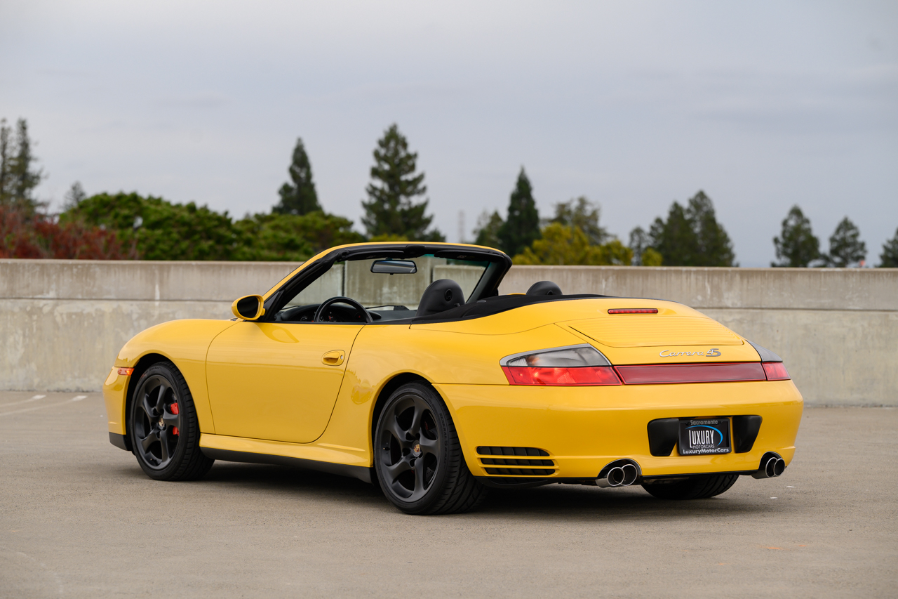 Porsche 911 Carrera 4S Cabriolet 2004