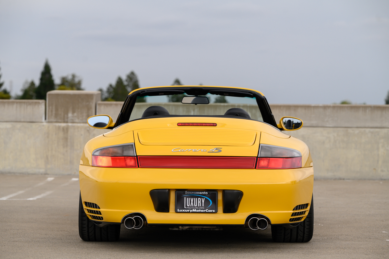 Porsche 911 Carrera 4S Cabriolet 2004