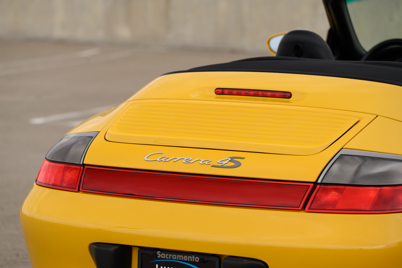 Porsche 911 Carrera 4S Cabriolet 2004